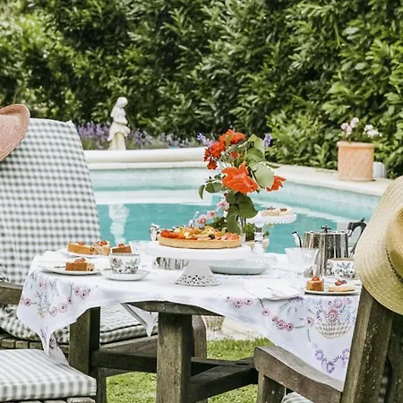 14th Century Priory In Pressigny Bed & Breakfast