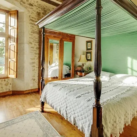 Bed & Breakfast 14th Century Priory In Pressigny Pressigny (Deux-Sevres)
