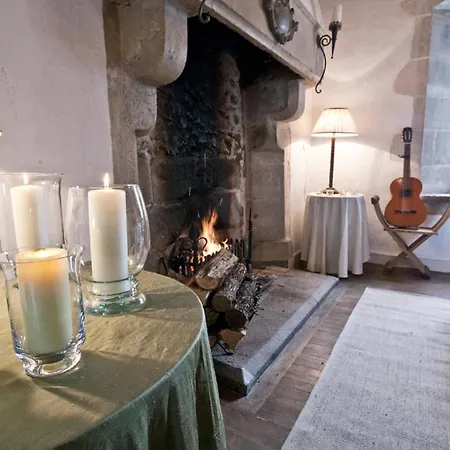 فندق مبيت وإفطار 14th Century Priory In Pressigny (Deux-Sevres)