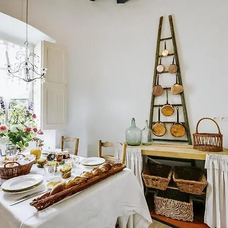 Bed & Breakfast 14th Century Priory In Pressigny