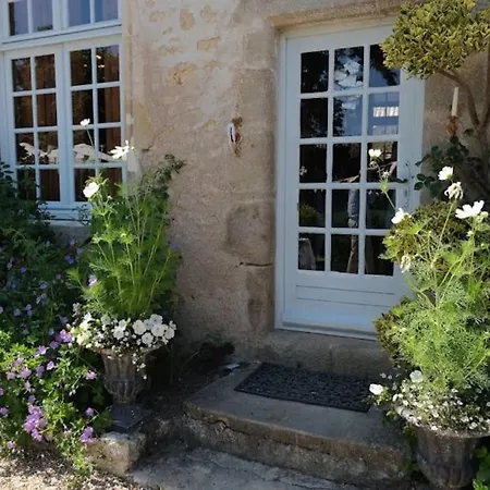 14th Century Priory In Pressigny Bed & Breakfast *