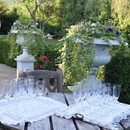 Bed & Breakfast 14th Century Priory In Pressigny