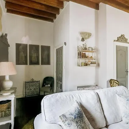 14th Century Priory In Pressigny Bed & Breakfast