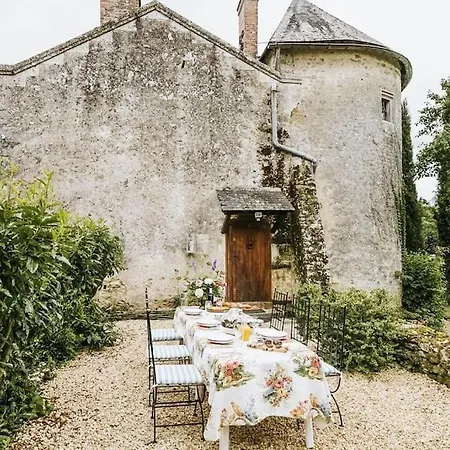 14th Century Priory In Pressigny Bed & Breakfast *
