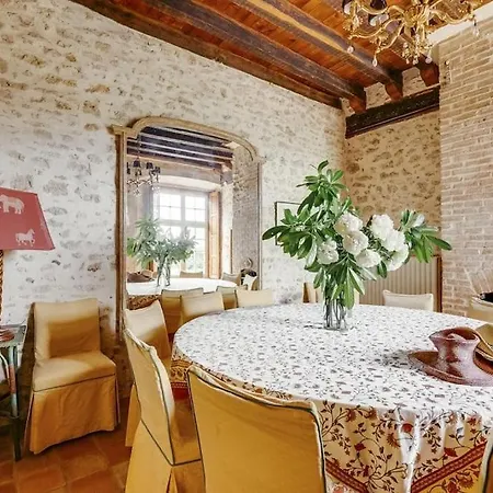 Bed & Breakfast 14th Century Priory In Pressigny