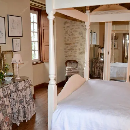Bed & Breakfast 14th Century Priory In Pressigny
