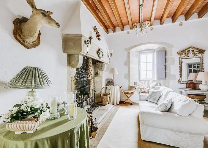 Bed & Breakfast 14th Century Priory In Pressigny (Deux-Sevres)