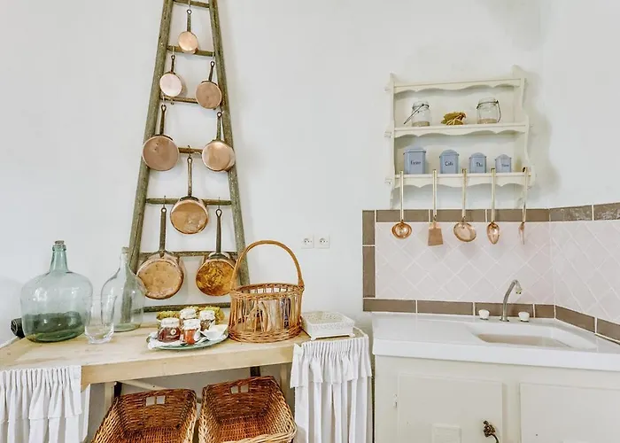 14th Century Priory In Bed & Breakfast 3*