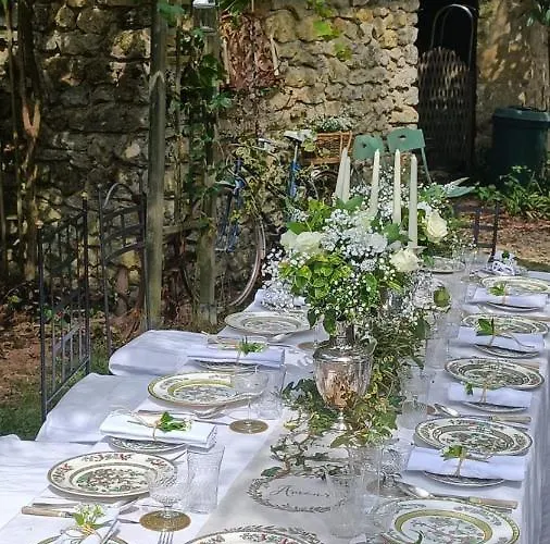 14th Century Priory In 3* Pressigny (Deux-Sevres)