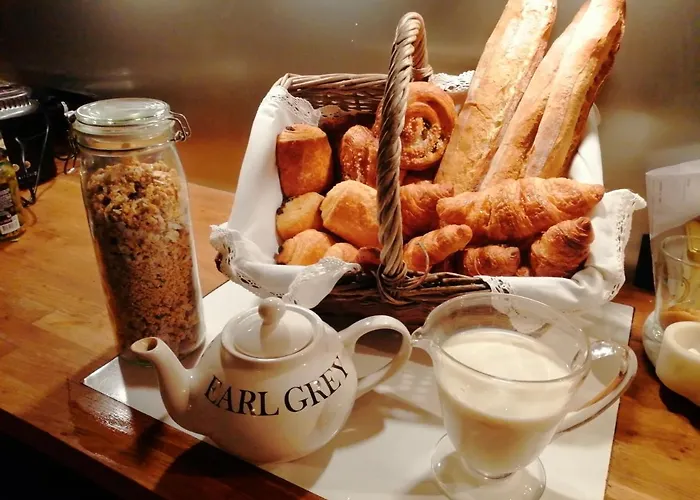 Bed & Breakfast 14th Century Priory In 3*