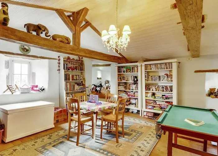 Bed & Breakfast 14th Century Priory In 3*