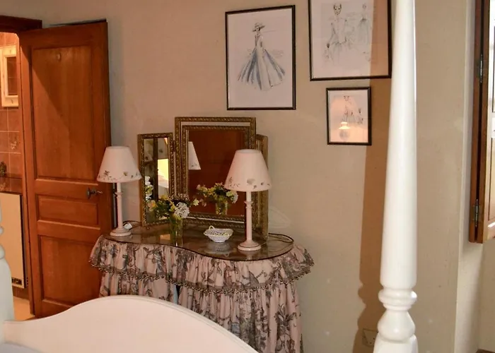 14th Century Priory In Bed & Breakfast 3*